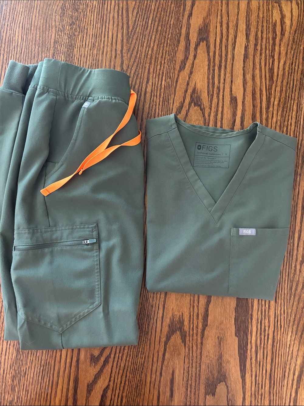 Figs set in Moss - one pocket short sleeve top (s) & Zamora jogger (xs tall)